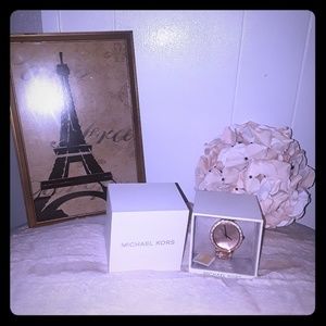 AUTHENTIC MICHAEL KORS WATCH ROSE GOLD